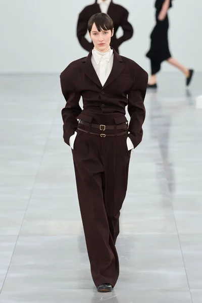 Look 10